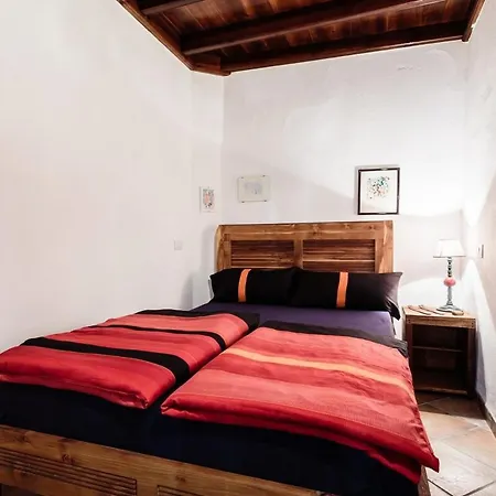 Justo En La Playa - La Huaca Tazacorte